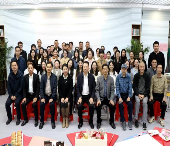 我校成功精品综合久久久久久888蜜芽办“桃李不言，下自成蹊” 教职员工集体生日会